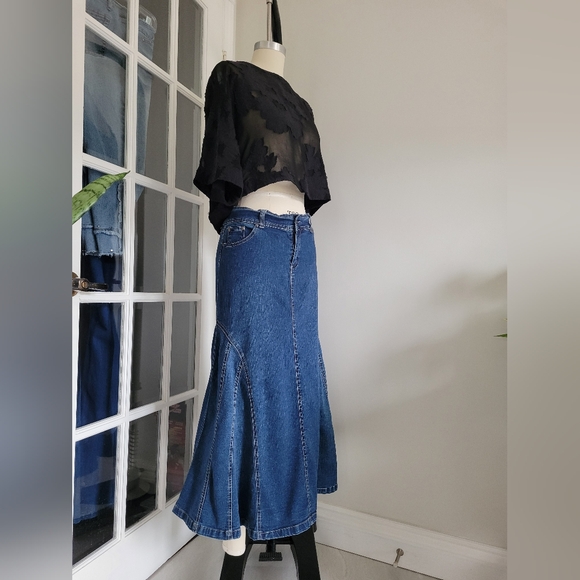exclusive! Dresses & Skirts - Y2K denim maxi skirt with flared panels, low rise